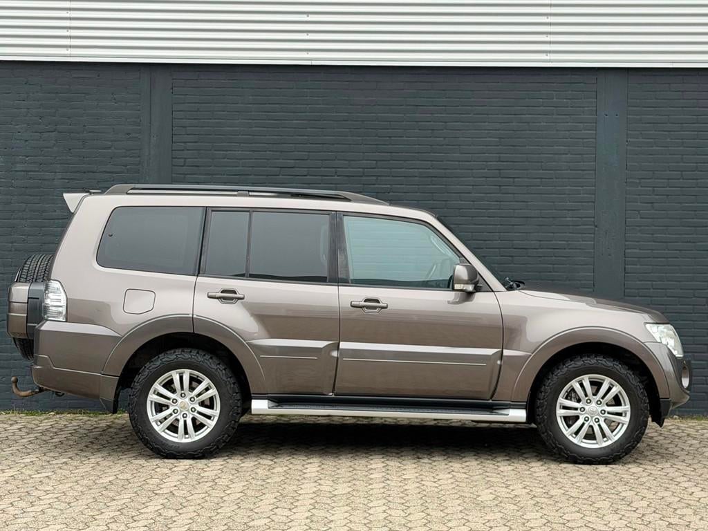 Mitsubishi Pajero 3.2 DI-D Instyle NAVI LEER PANO TREKHAAK T, Automaat, Euro 5, Gebruikt, Zwart