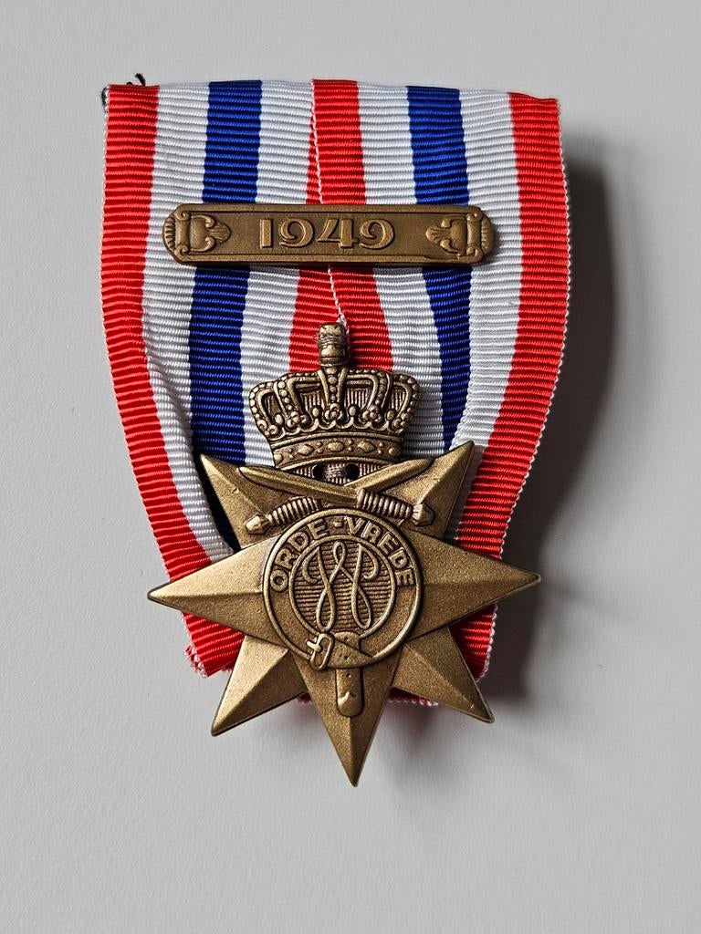 Medaille orde en vrede KNIL Nederlands Indië gesp 1949, Verzamelen, Militaria | Algemeen, Ophalen of Verzenden, Landmacht, Nederland