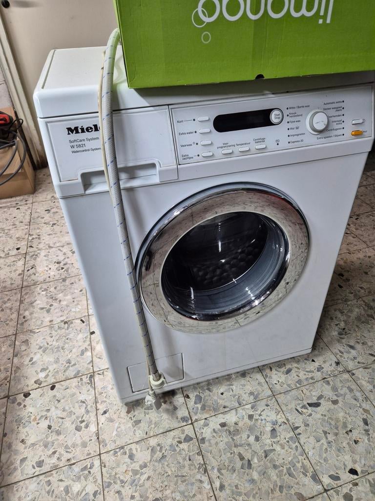 Miele W 5821, Ophalen, Gebruikt, 1200 tot 1600 toeren, Voorlader