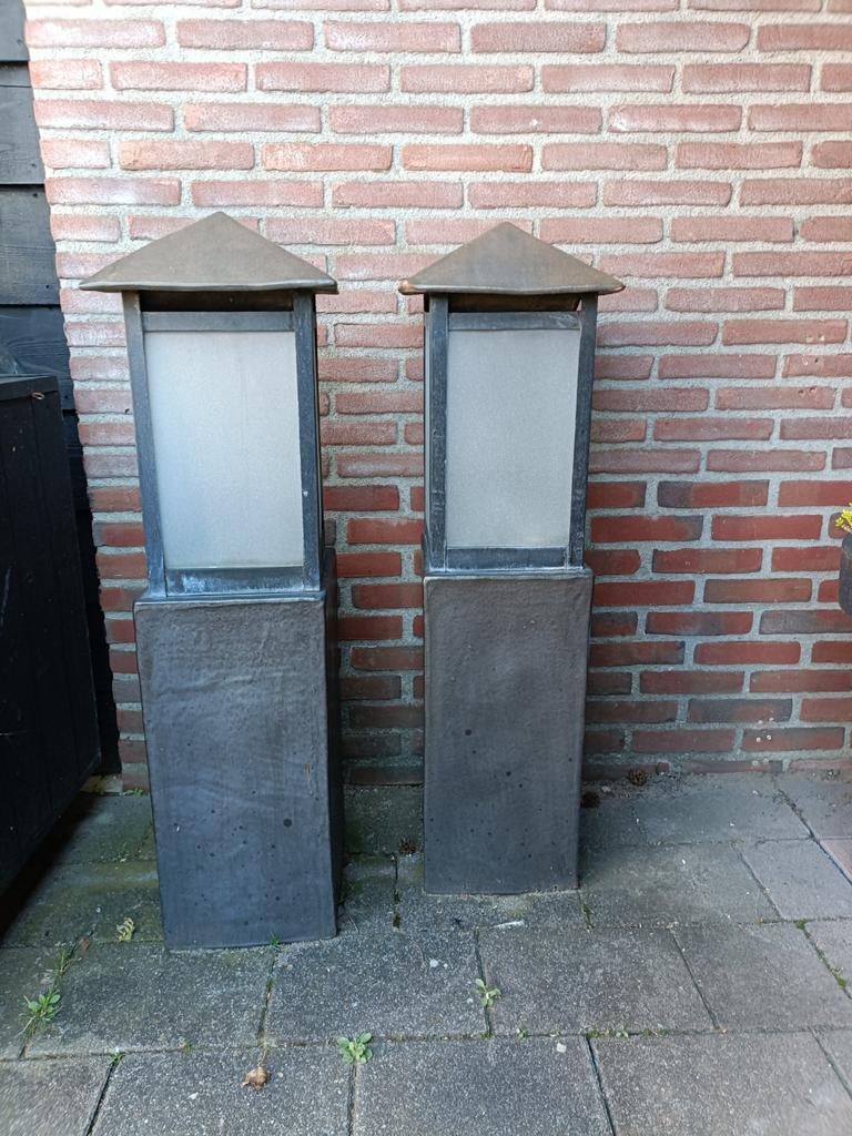 Twee buitenlampen op sokkel, Tuin en Terras, Ophalen, Staande lamp