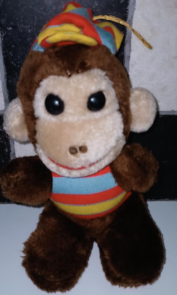 Vintage bruine aap met gestreepte muts en bovenlijf., Ophalen of Verzenden, Gebruikt, Overige typen