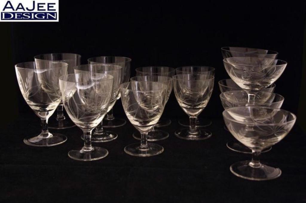 15 Gegraveerde Art Deco glaasjes - Kristal - 1920 /1930, Antiek en Kunst, Antiek | Glas en Kristal, Ophalen of Verzenden