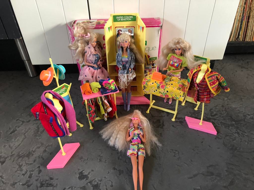 4 barbies &benneton kleding  boutique  mattel 1991, Ophalen of Verzenden, Zo goed als nieuw, Pop