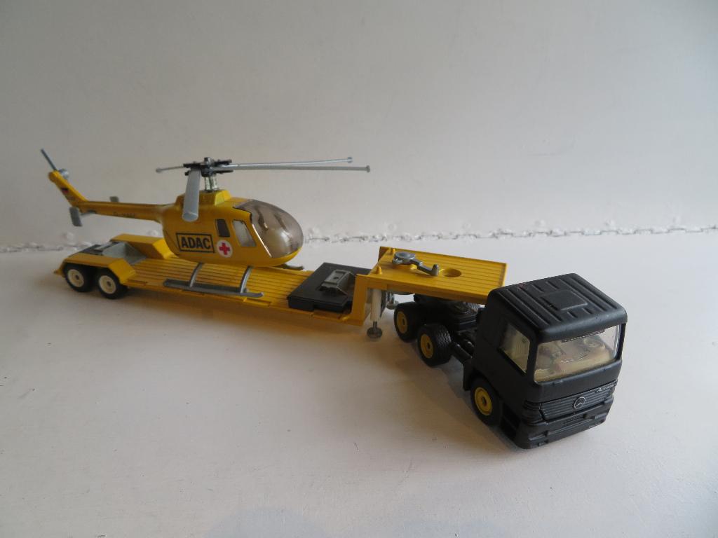 Siku Mercedes Actros, Trailer met Adac helicopter, Ophalen of Verzenden, Bus of Vrachtwagen