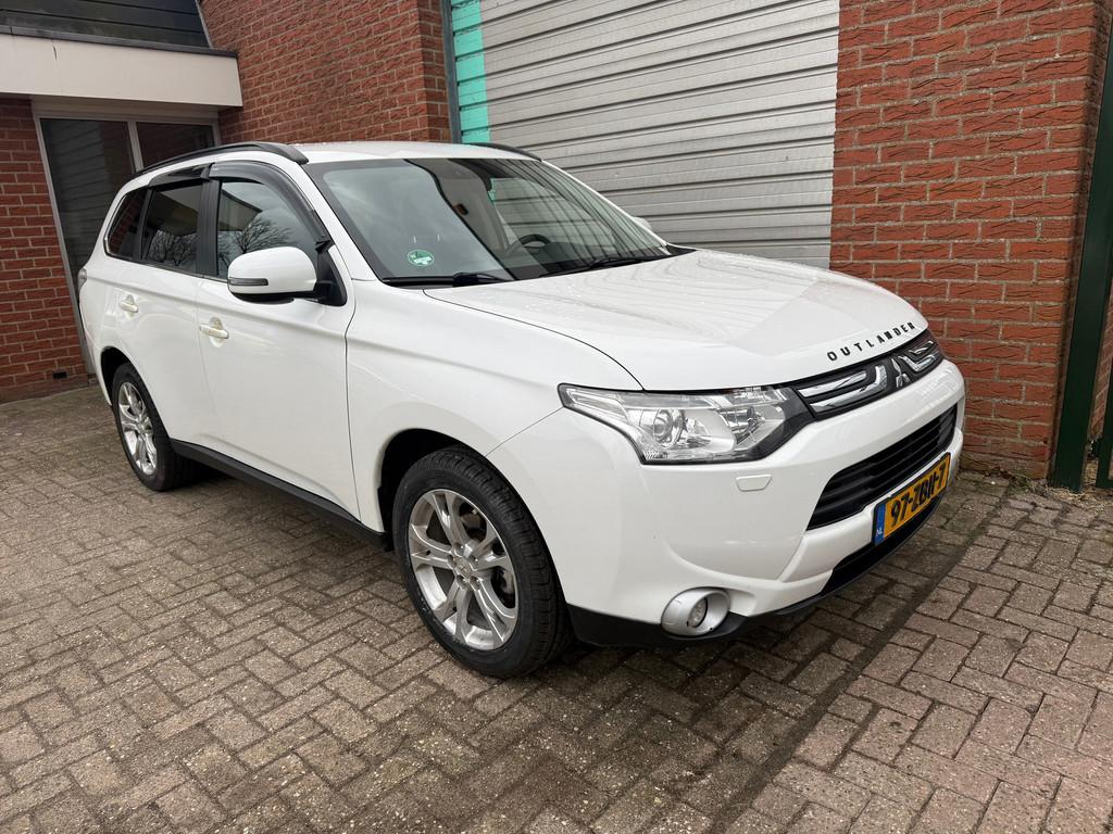 Mitsubishi Outlander 2.0 Intense+ 7-Pers automaat NAV.+Clima, 15 km/l, 4 cilinders, 150 pk, 7 stoelen
