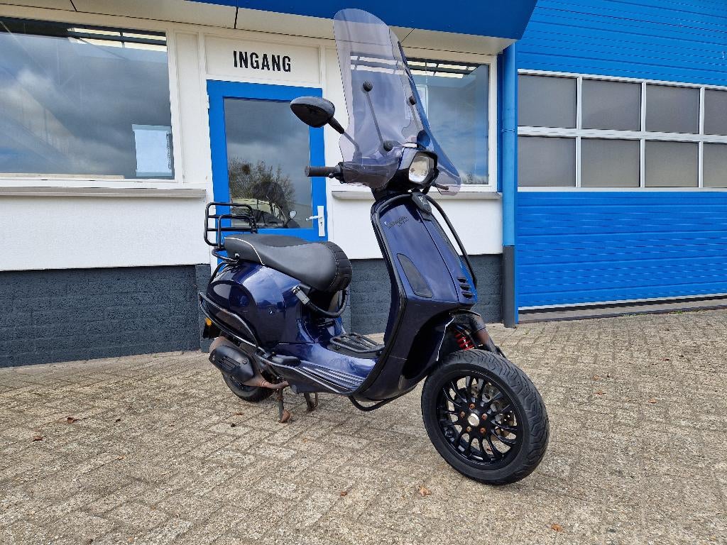 OPKNAPPEN / HANDEL : Vespa Sprint 2018 brom scooter 45km 4t, Fietsen en Brommers, Scooters | Vespa, Ophalen, Gebruikt, Overige modellen