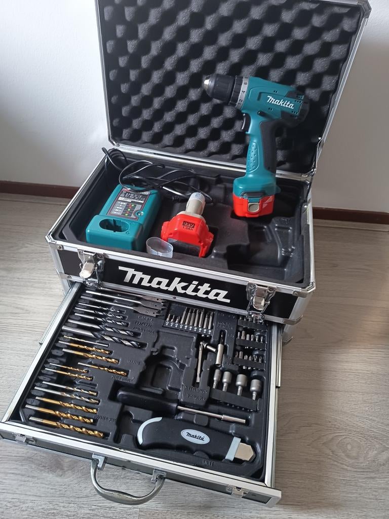 Makita Schroefboormachine in Koffer met Accessoires, Gebruikt, Variabele snelheid, Ophalen of Verzenden, Boor- en Schroefmachine
