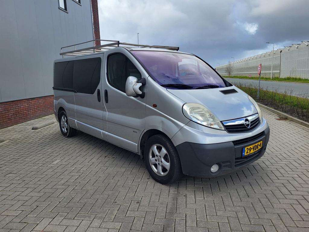 Opel Vivaro 2.5 CDTI L2H1 DC AIRCO 183.000 NAP GRIJS LANG 20, Auto's, Bestelauto's, Voorwielaandrijving, Startonderbreker, Gebruikt