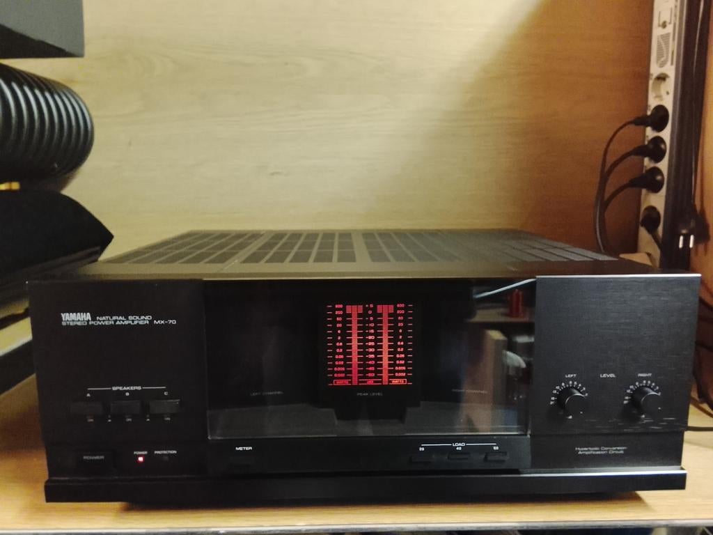 Yamaha Natural Sound Stereo Power Amplifier MX-70, Audio, Tv en Foto, Versterkers en Receivers, Ophalen of Verzenden