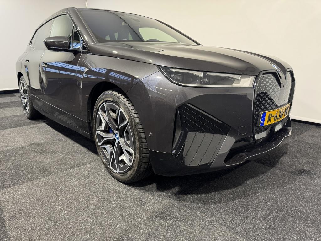 BMW iX High Executive 77 kWh | Laserlicht | Driving Assistan, Auto's, BMW, Automaat, 0 cilinders, Gebruikt, 327 pk