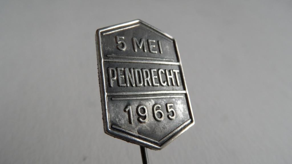 Pendrecht 5 Mei 1965 Rotterdam speld, Verzenden, Gebruikt, Overige onderwerpen, Speldje of Pin
