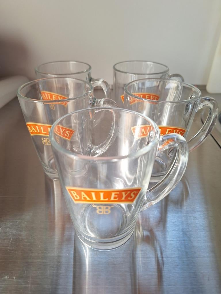 BAILEYS glazen, rode logo 5 stuks, Verzamelen, Ophalen of Verzenden, Zo goed als nieuw, Borrel- of Shotglas