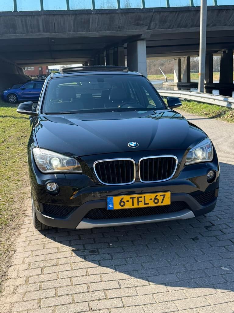 BMW X1 2.0 Sdrive 20I AUT 2014 Zwart, Auto's, BMW, Particulier, X1, Benzine, D, SUV of Terreinwagen, Automaat, Origineel Nederlands
