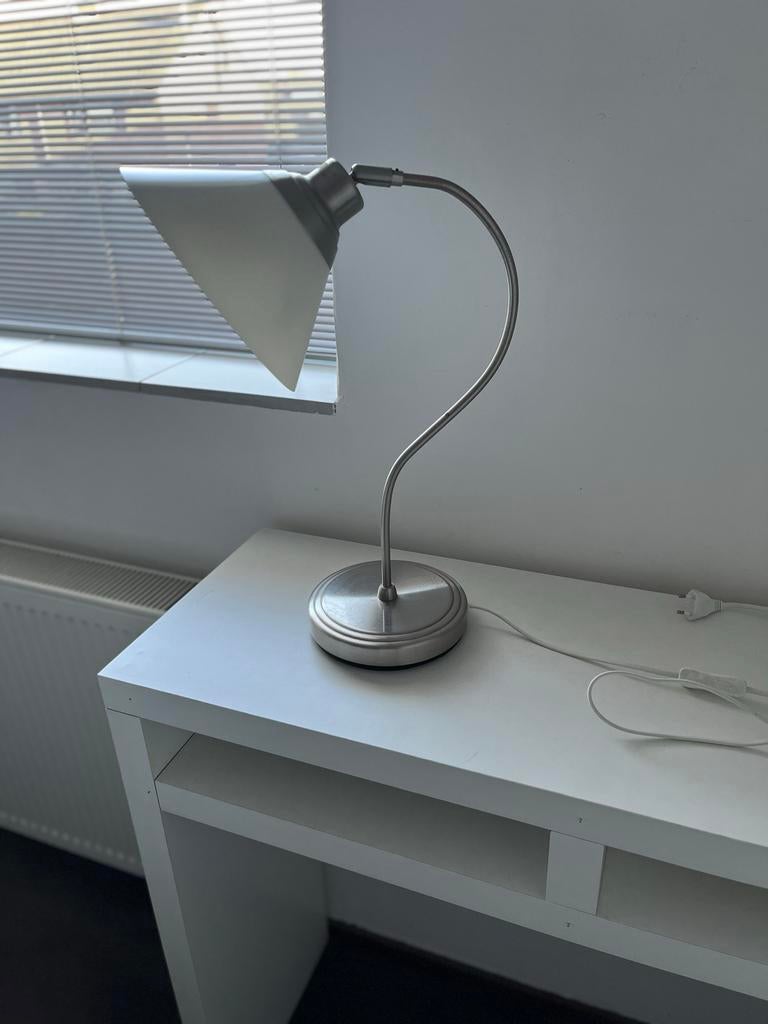 Stijlvolle Bureaulamp met Wit Melkglas en Zilveren Voet, Ophalen, Gebruikt, Glas, Minder dan 50 cm