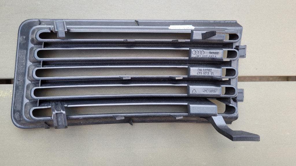 audi a6 s6 c5 4b 4.2 V8 rechtsvoor mistlamp grill cover inse, Ophalen of Verzenden, Nieuw, Audi, Bumper