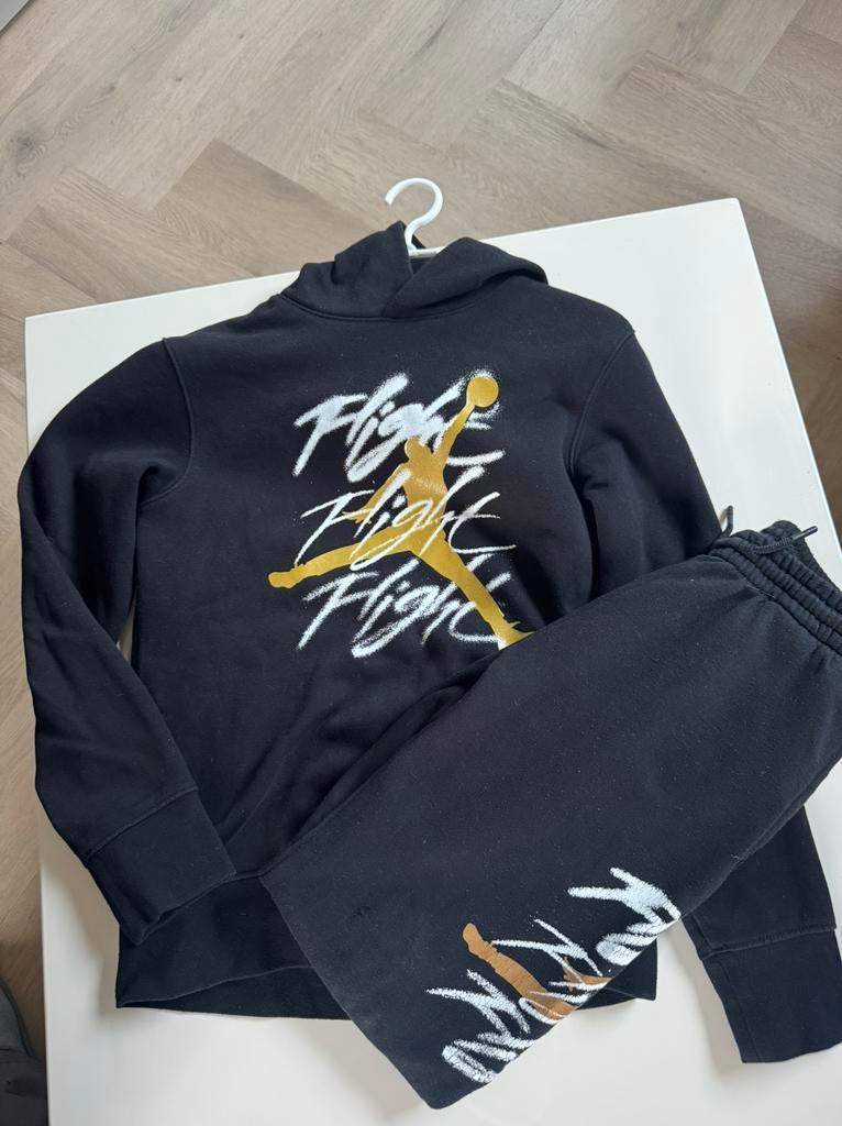 Nike air jordan jogging pak jongen maat 134/146, Ophalen of Verzenden, Zo goed als nieuw, Jongen, Broek