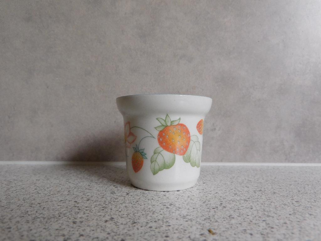 Eierdop Strawberry Garden Johnson Brothers, Overige typen, Ophalen of Verzenden, Zo goed als nieuw, Overige stijlen