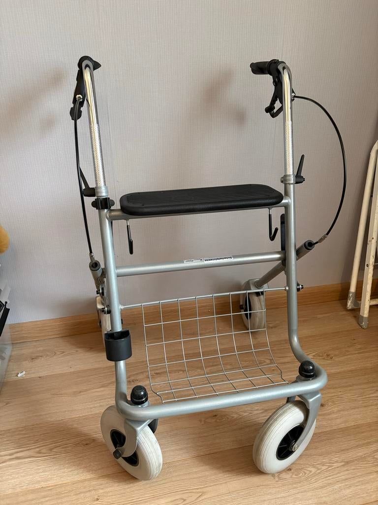 ZGAN rollator inclusief toebehoren., Ophalen, Zo goed als nieuw