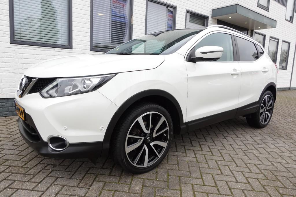 Nissan QASHQAI 1.2 TEKNA Panorama Leder Camera Trekhaak, Euro 5, 4 cilinders, 116 pk, Wit