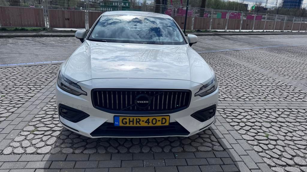 Volvo S60 197pk Geartronic Mild Hybrid 2021 Wit, USB, 1800 kg, 4 cilinders, 1969 cc
