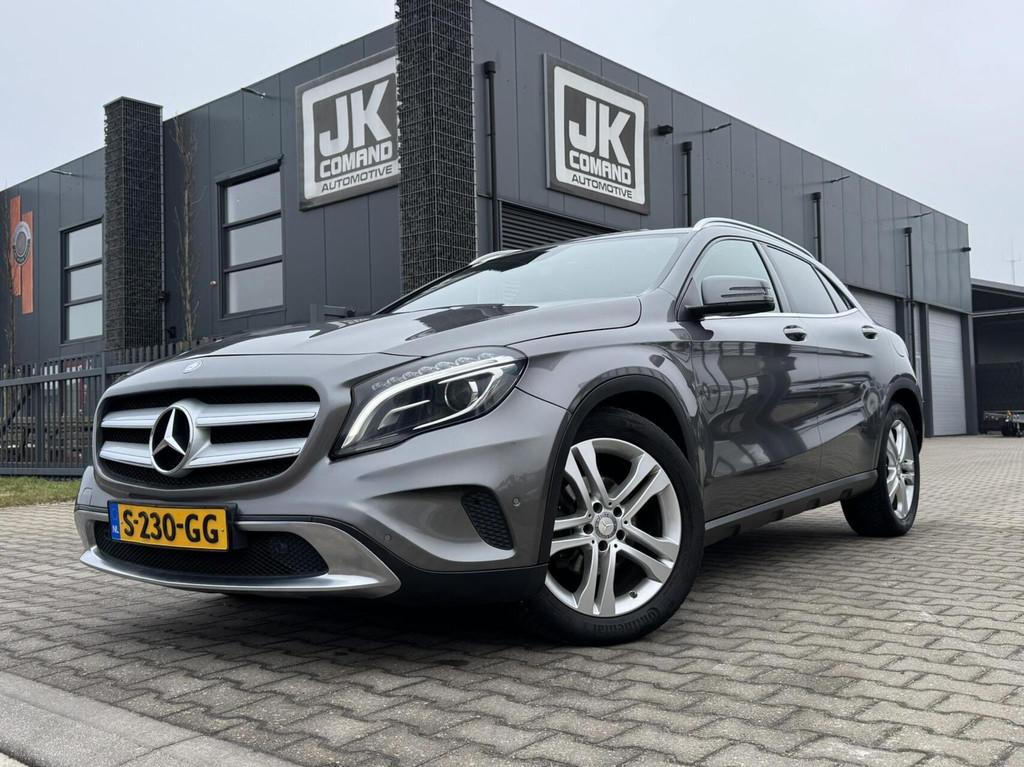 Mercedes GLA-klasse 180 Prestige|Trekhaak|Camera|CarPlay|Sto, Gebruikt, Euro 6, 4 cilinders, 715 kg