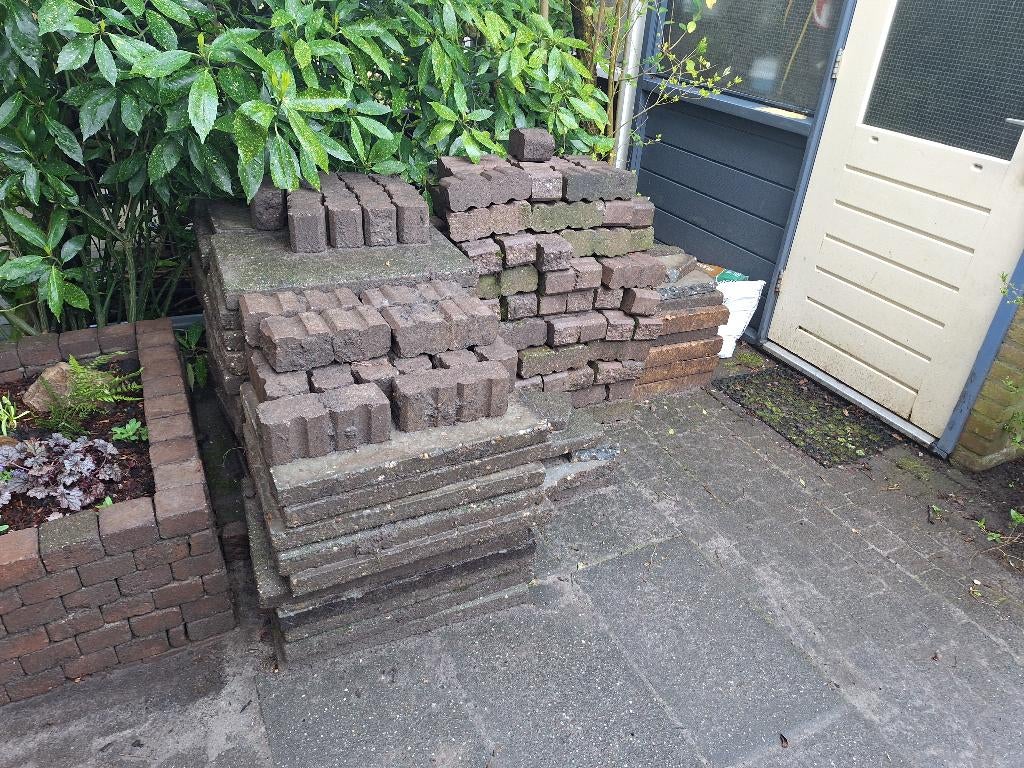 Gratis af te halen: partij bestratingsstenen / tegels, Ophalen, Gebruikt, 5 tot 10 m², Beton