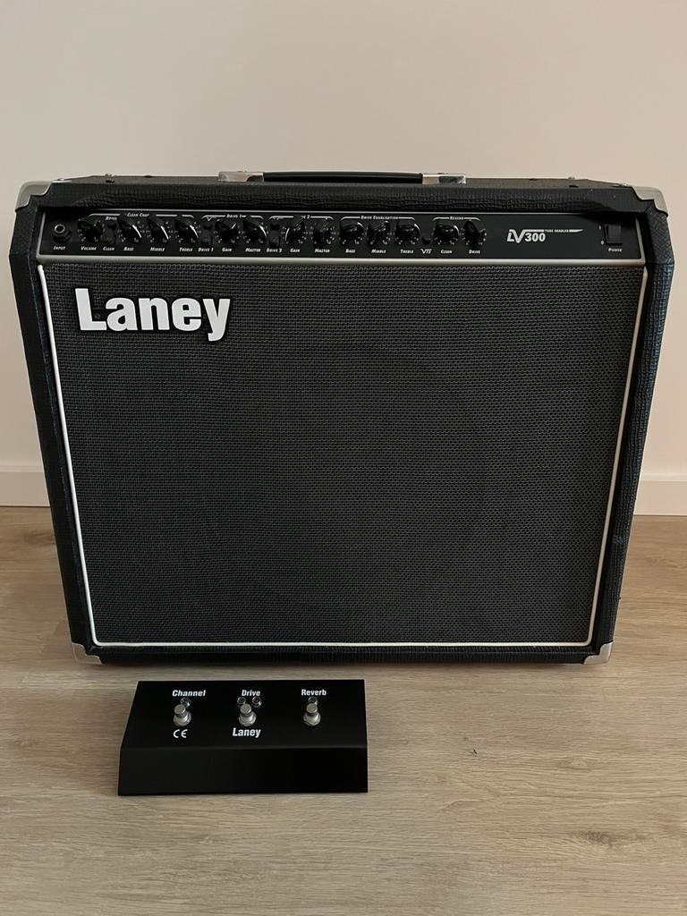 Laney LV300 120W versterker met voetschakelaar, Muziek en Instrumenten, Ophalen, Zo goed als nieuw, 100 watt of meer