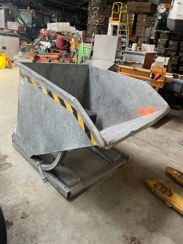 Metalen kiepbak kantelbak, Doe-het-zelf en Verbouw, Ophalen