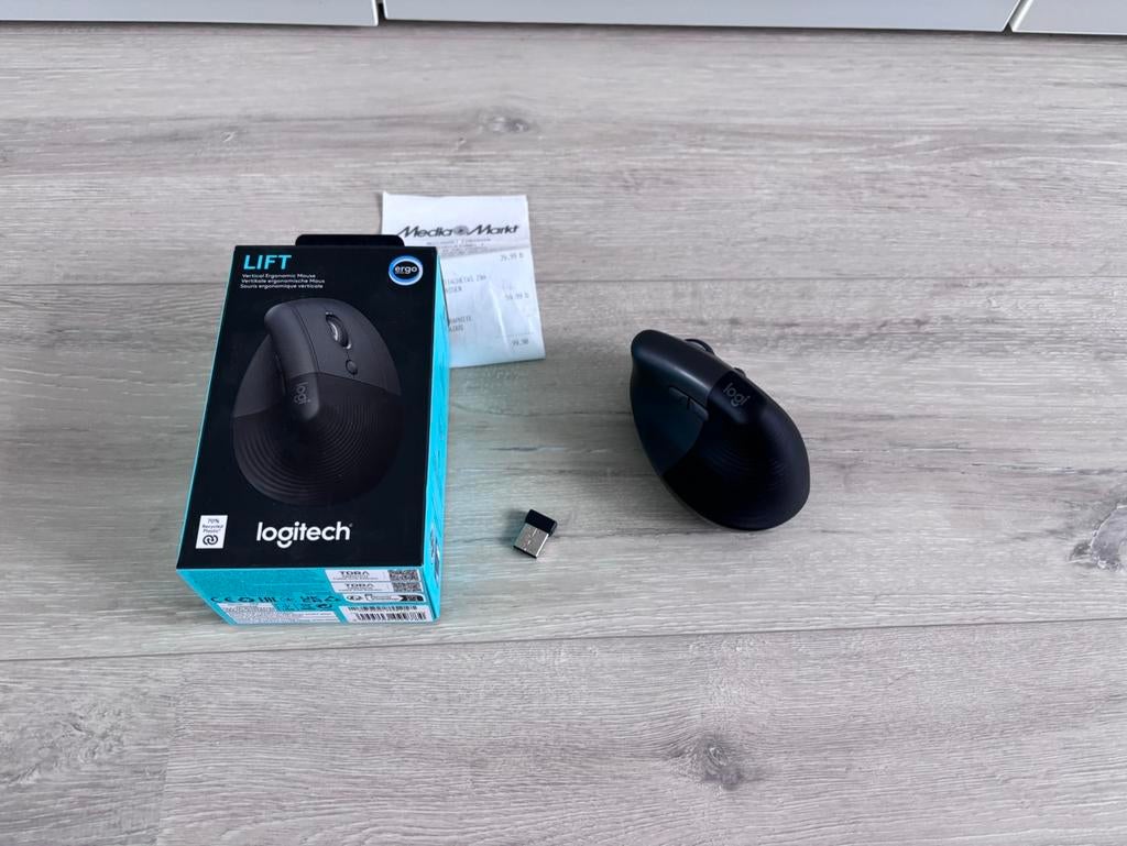 Logitech Lift Verticale Muis rechts, Computers en Software, Muizen, Zo goed als nieuw, Muis, Rechtshandig, Draadloos, Ergonomisch