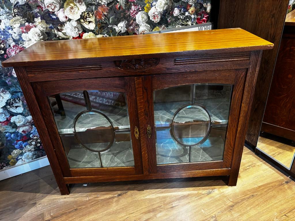 Houten kast met facet geslepen glas in lood, Ophalen