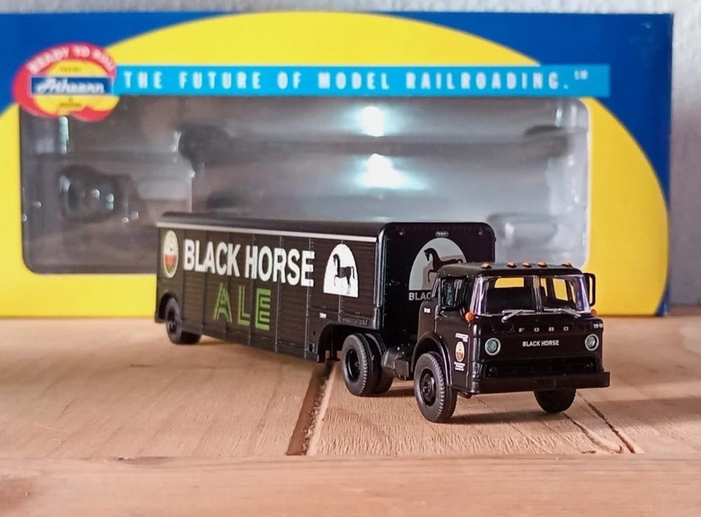 Ford C Tractor w/Beverage Trailer Black Horse Ale, Ophalen of Verzenden, Zo goed als nieuw, Bus of Vrachtwagen, Overige merken