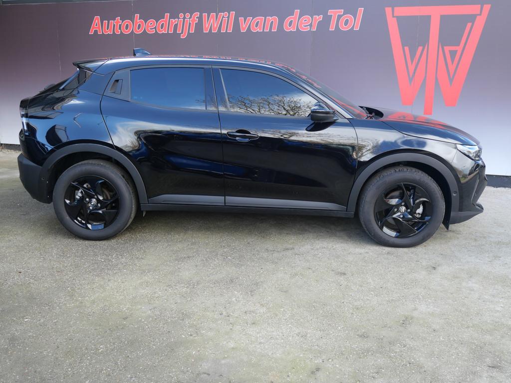Alfa Romeo Junior 1.2 TURBO HYBRID IBRIDA | A.C.C. | CARPLAY, Stof, 1199 cc, 620 kg, Zwart