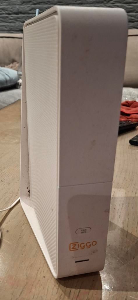 Ziggo Connectbox Modem Router Wit, Computers en Software, Routers en Modems, Ophalen of Verzenden, Gebruikt, Router met modem