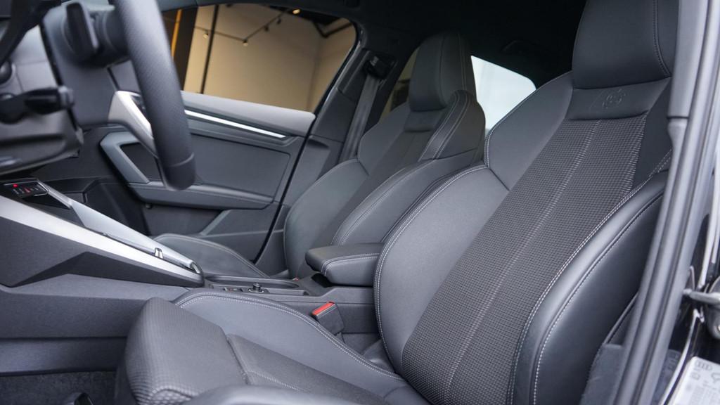 Audi A3 Sportback 35 TFSI 3x S-Line Black Optik AUTOMAAT-ACC, 4 cilinders, 150 pk, Leder en Stof, Zwart