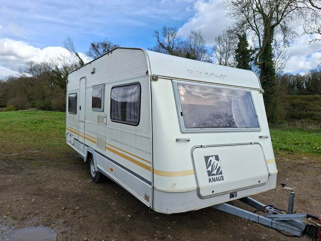 Knaus Sudwind 5 persoons caravan met voortent en luifel, Caravans en Kamperen, Rondzit, 750 - 1000 kg, Particulier, Kachel