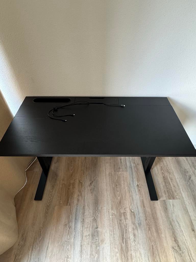 Ikea Zwart bureau met kabelgoot, Ophalen, Zwart, Gebruikt, Hout