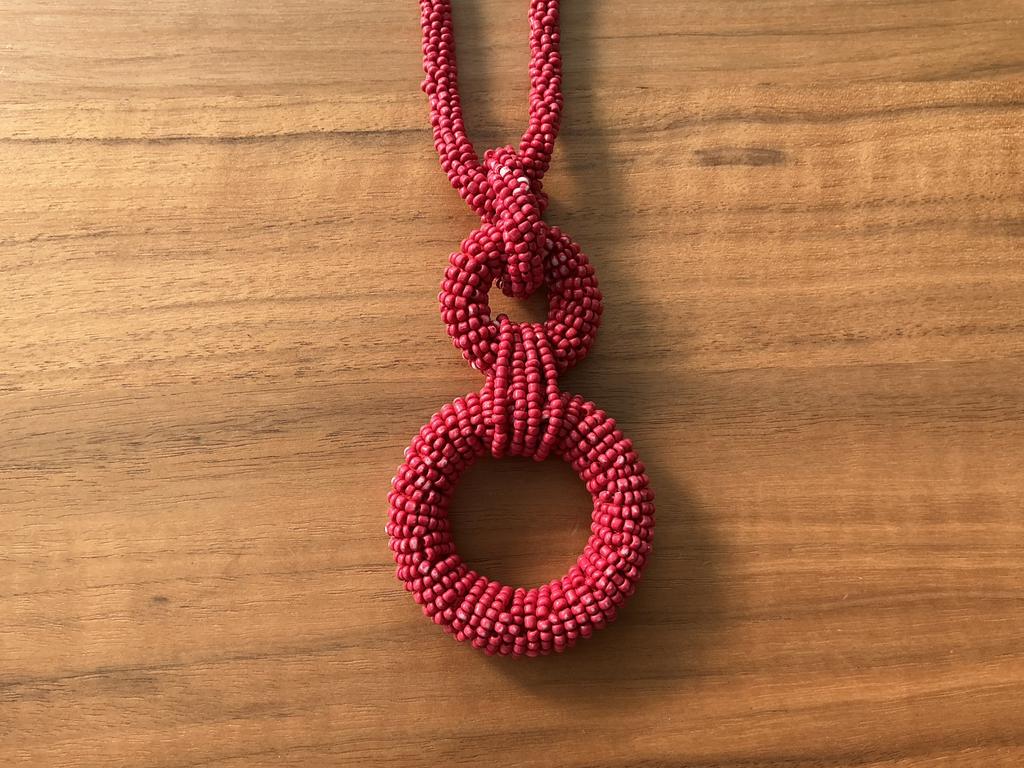 Lange rode ketting van River woods, Sieraden, Tassen en Uiterlijk, Kettingen, Kunststof, Ophalen of Verzenden, Rood, Gebruikt