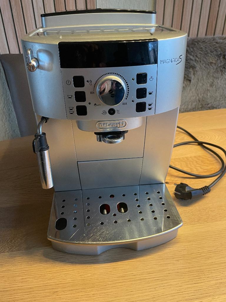 Delonghi Magnifica S volautomatische bonenkoffiemachine, Witgoed en Apparatuur, Koffiezetapparaten, Ophalen, Gebruikt, Espresso apparaat