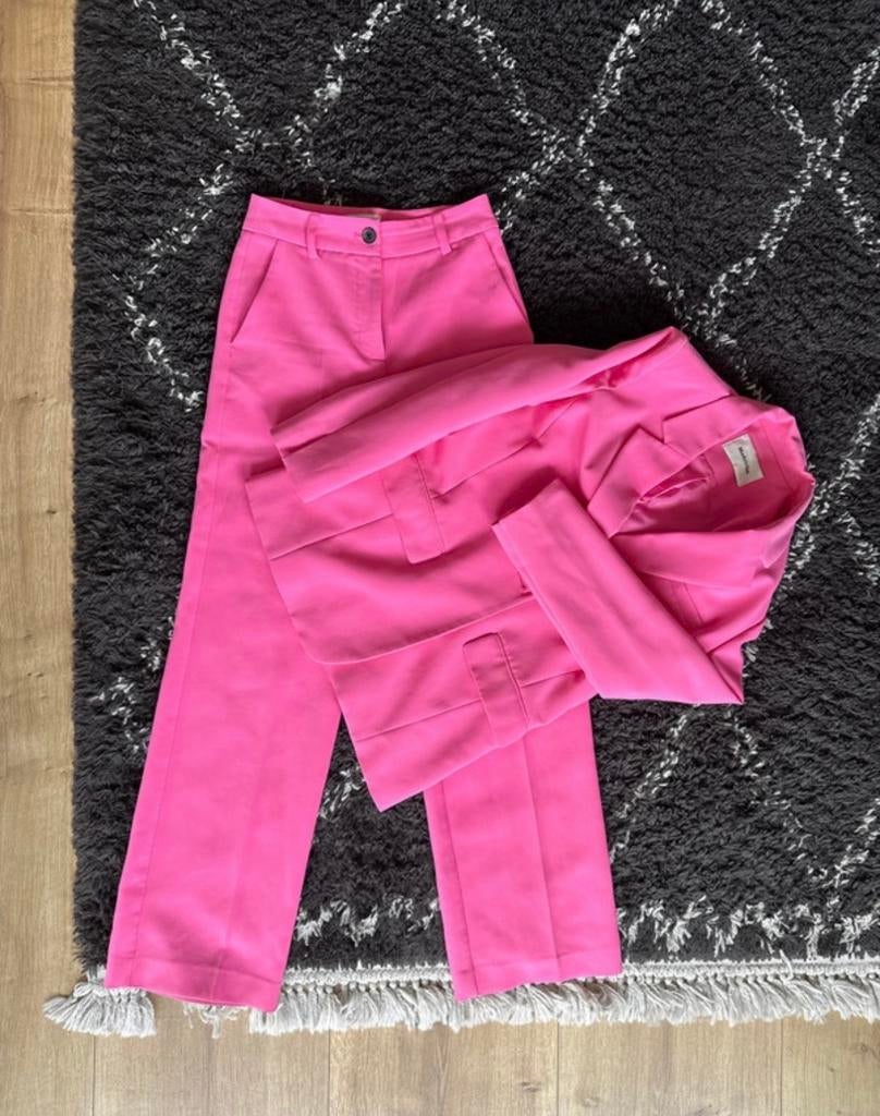 Modström tweedelig pak roze maat XS, Kostuum of Pak, Ophalen of Verzenden, Zo goed als nieuw, Roze