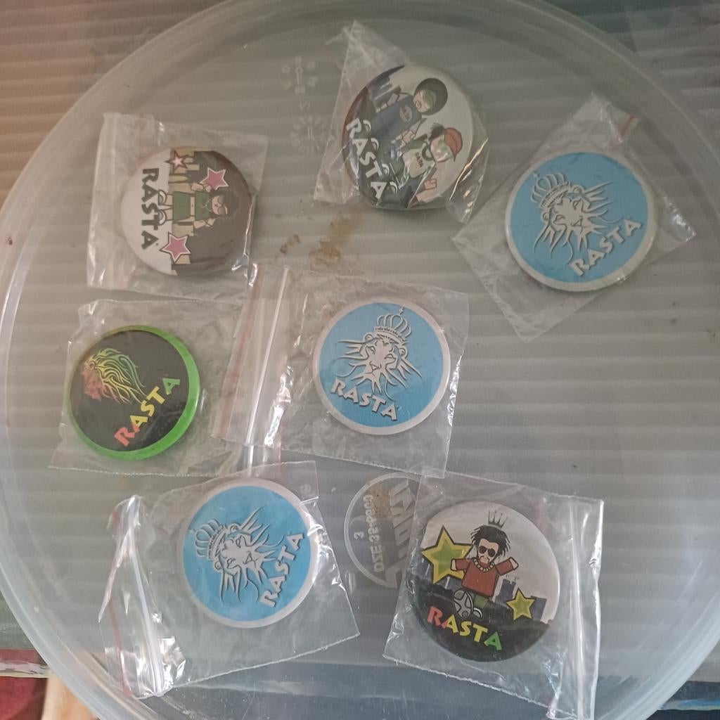 Rasta Buttons / Speldjes - Diverse Ontwerpen, Verzamelen, Ophalen of Verzenden