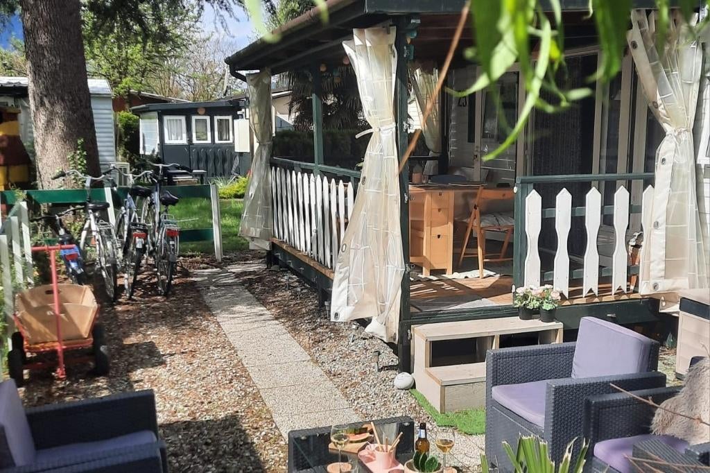 Luxe stacaravan met prive tuintje Noord Italie(Porlezza), 2 slaapkamers, Lombardije en Merengebied, Recreatiepark, Aan meer of rivier