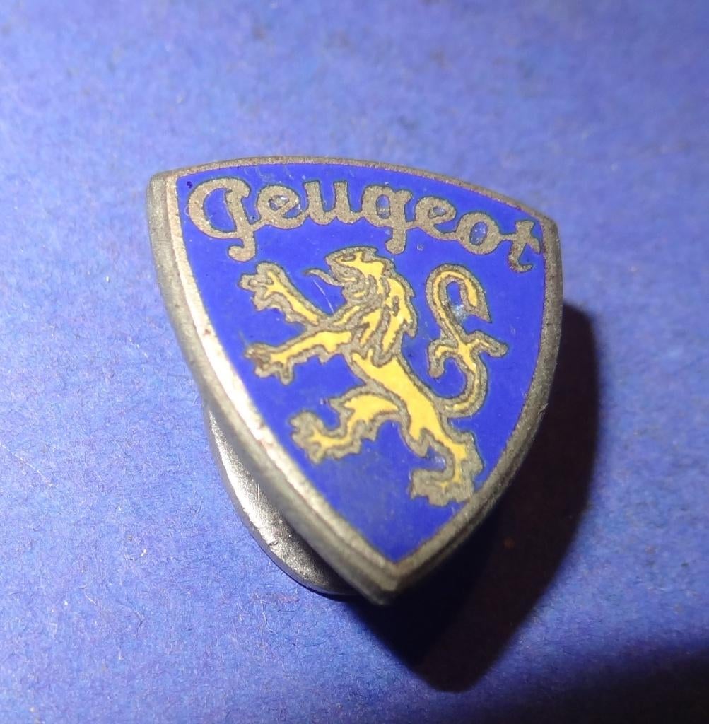 Peugeot Geemailleerde Revers Knoop 18 x 16 mm, Verzamelen, Verzenden, Gebruikt, Transport, Speldje of Pin