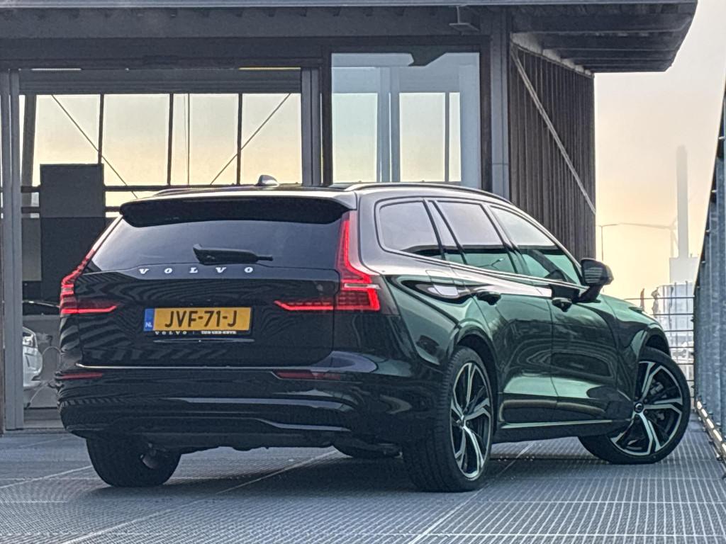 Volvo V60 2.0 T8 Plug-in hybrid AWD Plus Dark PHEV Automaat,, Gebruikt, 4 cilinders, Zwart, 455 pk