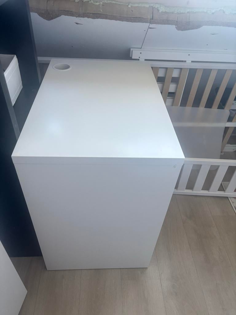IKEA Micke Bureau - Wit, Compact en Praktisch, Huis en Inrichting, Bureaus, Ophalen, Gebruikt, Met lades, Spaanplaat of MDF