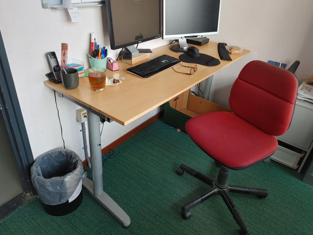 Bureau 160x60x76 verstelbaar in hoogte. Doe een bod!, Huis en Inrichting, Bureaus, Ophalen, Gebruikt