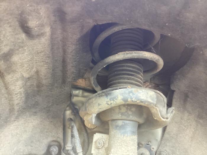 Schokdemper rechts-voor van een Volvo V40, Gebruikt, -, -, Ophalen of Verzenden