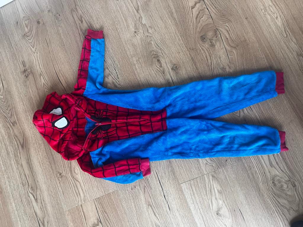 Spiderman Onesie Maat 116 & 128, Ophalen, Zo goed als nieuw, Jongen, Nacht- of Onderkleding