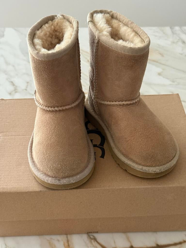 UGG KIDS' CLASSIC II  boots maat 28.5, Ophalen of Verzenden, Gebruikt, Jongetje of Meisje, Laarsjes