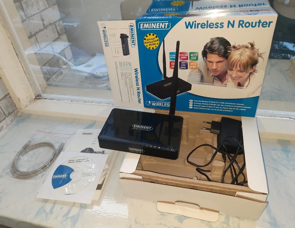 Eminent wireless N router EM4552 incl. alle toebehoren, Ophalen of Verzenden, Zo goed als nieuw, Router, Eminent