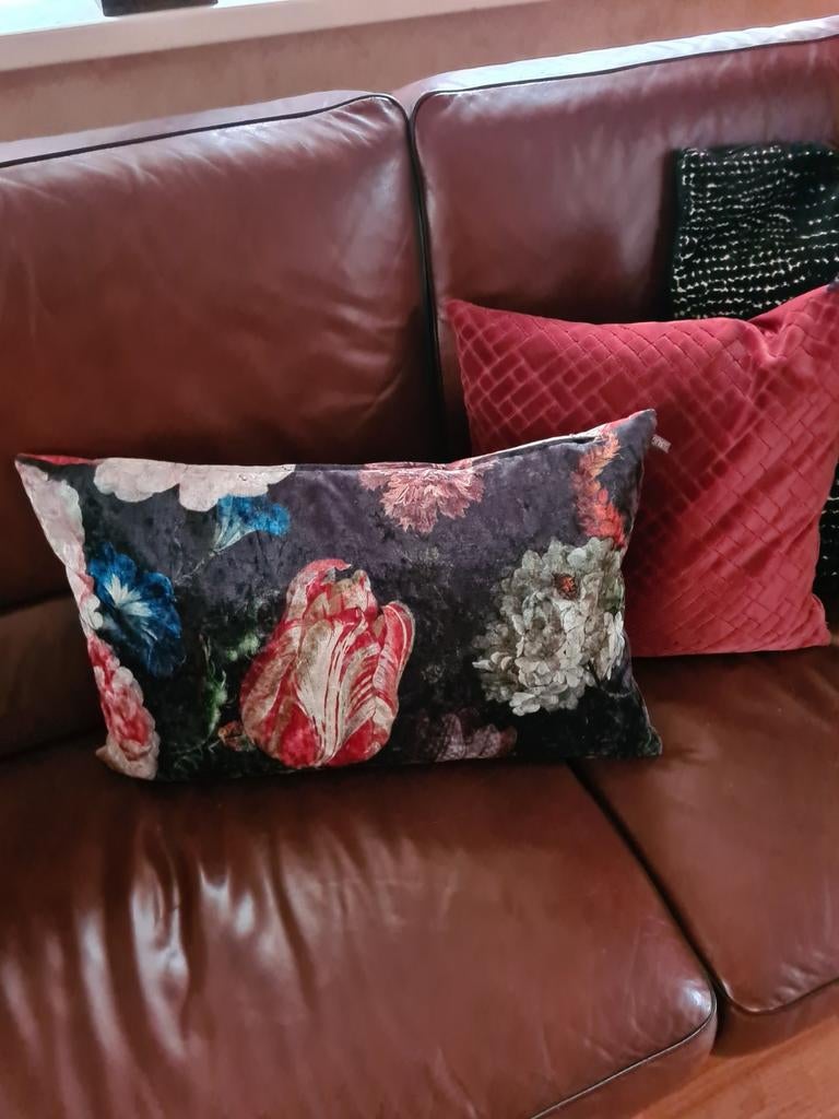 Claudi kussens bordeux en zwart gebloemd, Ophalen, Zo goed als nieuw, Rood, Vierkant